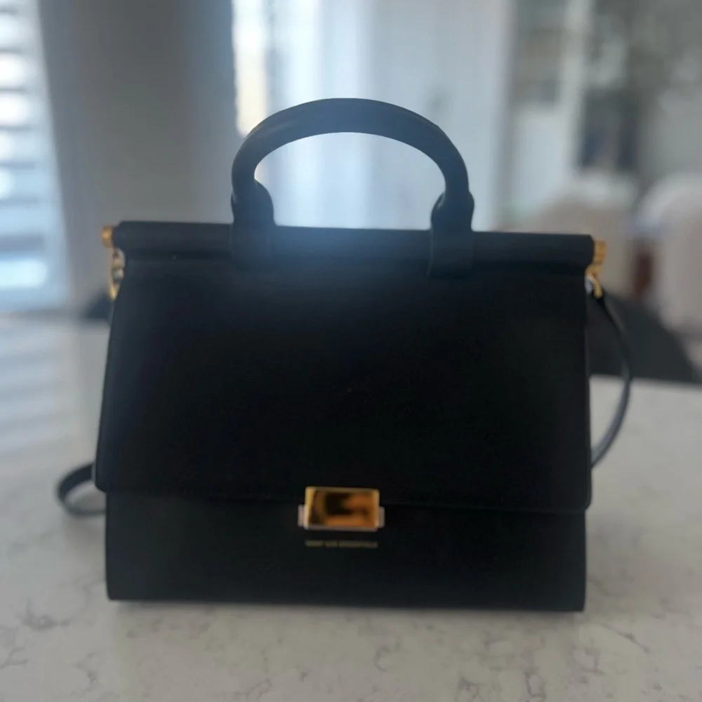 Elegant Black Handbag - Picture 1 of 7